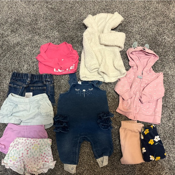 Baby girl clothing bundle - Picture 2 of 16